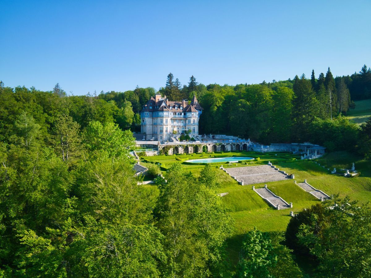 Ch&acirc;teau des Aveni&egrave;res